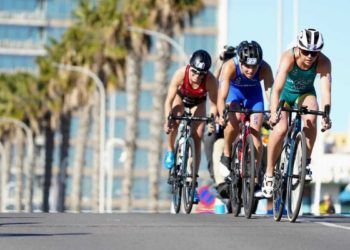 Emma Jackson gana la Copa de Europa de triatlón Melilla 2023