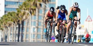 Emma Jackson gana la Copa de Europa de triatlón Melilla 2023