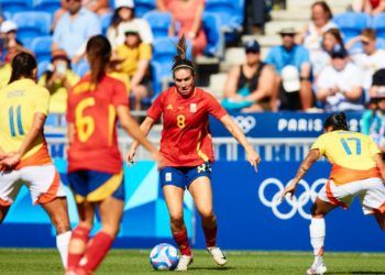 España se ampara en la épica para poder descafeinar a la dura y correosa Colombia