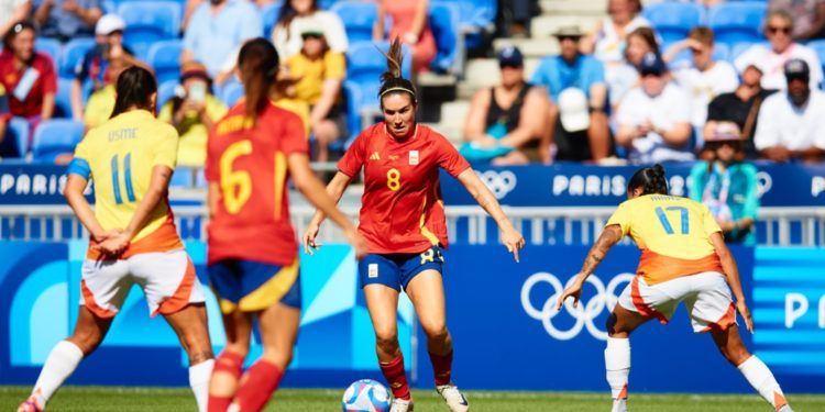 España se ampara en la épica para poder descafeinar a la dura y correosa Colombia