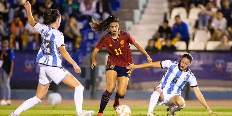 Triplete de Paralluelo en la exhibición de España ante Argentina