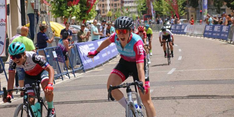 Eukene Larrarte vence en el III Trofeo Valladolid de féminas Rosa Bravo
