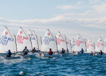 El viento condicionó el estreno de la XV Euromarina Optimist Torrevieja