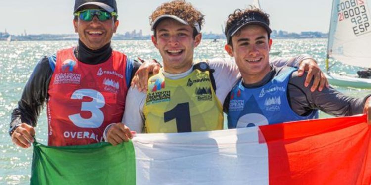 Los italianos Nicoló Cassitta y Lorenzo Ghirotti y la griega Hermionie Ghicas se coronan campeones de Europa de ILCA 4