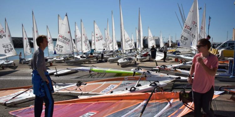 Soffia Naumenko (ILCA 6 F) y Hidde Schraffordt (ILCA 6 M) ganadores absolutos de la 46ª Christmas Race