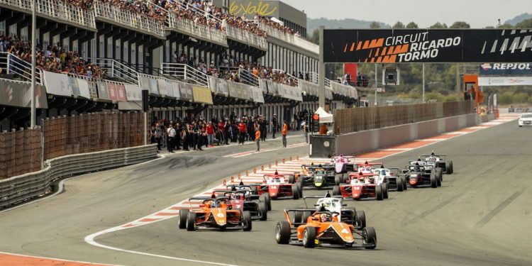 Un podio de Nerea Martí y dos grandes remontadas de Marta García en el Ricardo Tormo