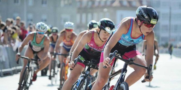 Náutico de Narón femenino gana los nacionales de triatlón por clubes en A Coruña