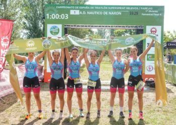 Náutico de Narón, campeón de España de triatlón relevos parejas y supersprint por clubes 2023 en Mérida