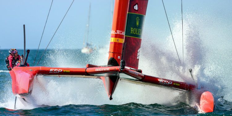 Día aciago para España en una bahía sin apenas viento