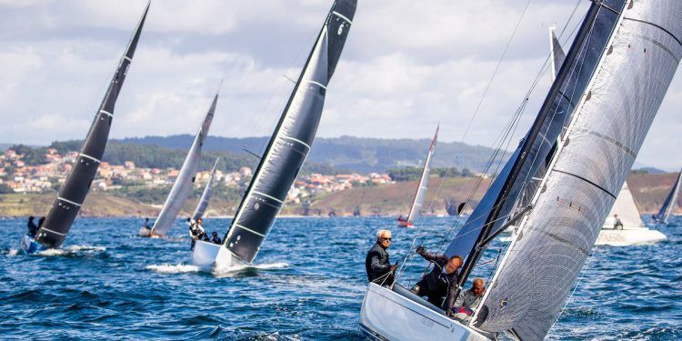 El Trofeo Xacobeo pone en marcha la Copa de España de 6 Metros en Sanxenxo