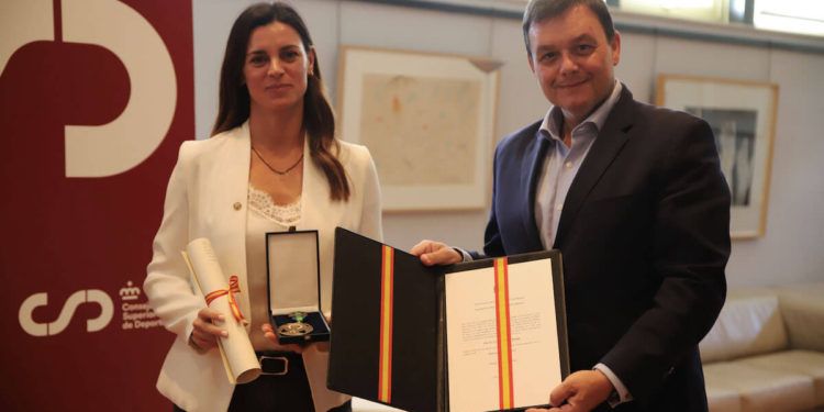 Lorena Torres recibe la medalla de bronce de la Real Orden del Mérito Deportivo del CSD