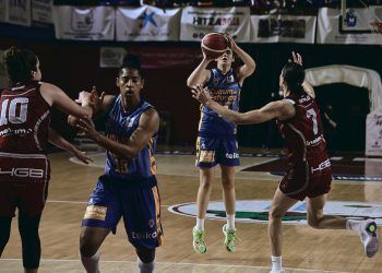 Cristina Ouviña orquesta la remontada de Valencia ante Gernika en Maloste