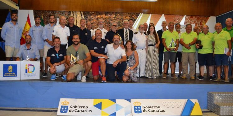 Iset Segura y Marcos Fernández, bronce en el Mundial junior de Nacra 17