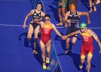 El relevo mixto español de triatlón acabó noveno y tras una gran prueba pero con dos penalizaciones