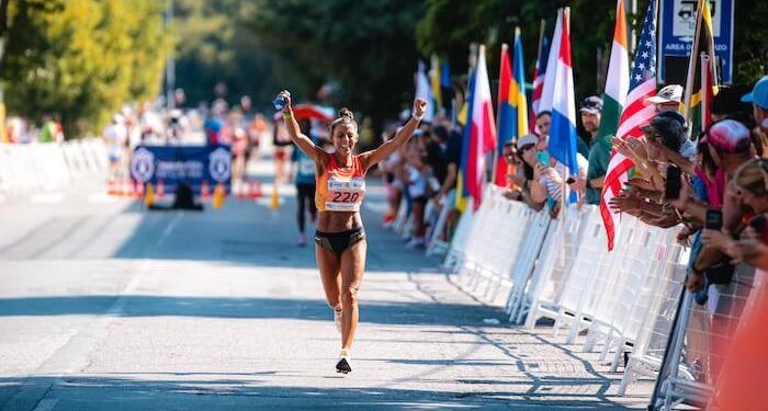 Gemma Arenas logró el bronce mundial y fijó un nuevo récord de España absoluto de 100 Km