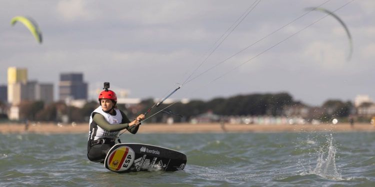 Gisela Pulido se mantiene en el Top-10 del Europeo de Formula Kite