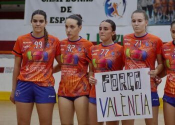 Handbol Mislata dio forma a su primera victoria de este curso ante Costa de Almería Roquetas