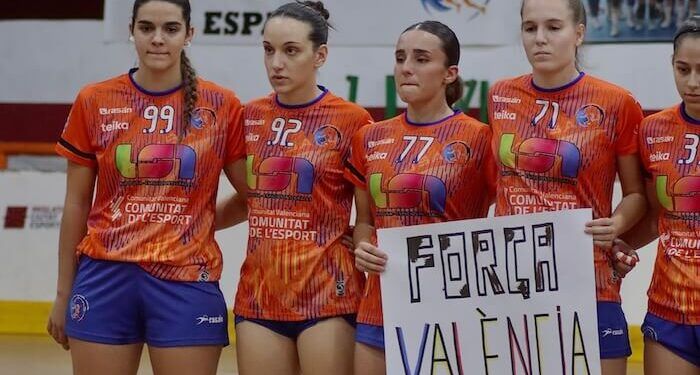 Handbol Mislata dio forma a su primera victoria de este curso ante Costa de Almería Roquetas