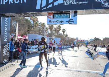 La keniana Hellen Ekalale ganó la 10K Valencia