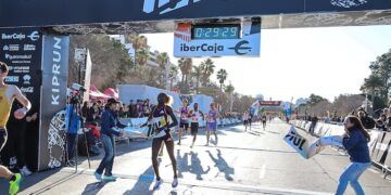 La keniana Hellen Ekalale ganó la 10K Valencia