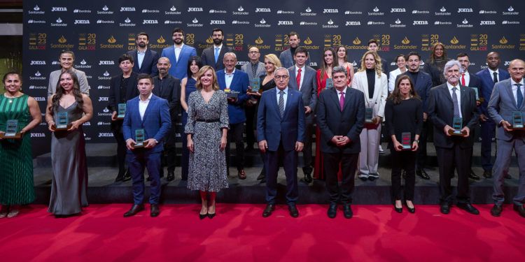 Jácome, Corbera, Portela, Chourraut, Carrasco, Suárez, Carbonell, Valentín, Sellés o la selección de fútbol, galardonadas en la Gala del COE