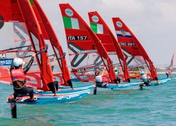 Más viento y presión en el segundo asalto al International iQFOil Games Cádiz