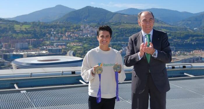 Ignacio Galán recibe en Torre Iberdrola a la marchadora María Pérez tras sus oros en Tokio