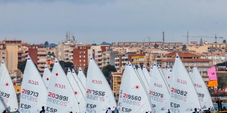 Martina Reino lidera el Campeonato de España de ILCA 6 en Torrevieja