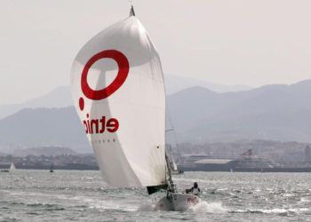El ‘Etnia Barcelona’ remonta y gana en el Abra las J80 Sailing Finals