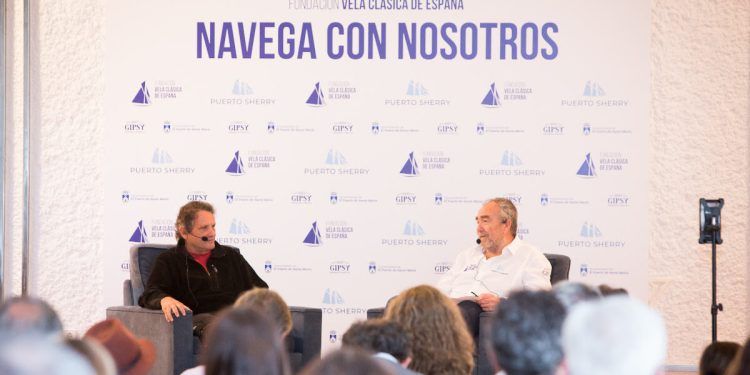 Joan Vila impresionó a una sala abarrotada en la primera entrevista del ciclo Navega con Nosotros de la Fundación Vela Clásica de España