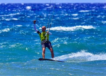 Ochenta años volando con una tabla y un kite