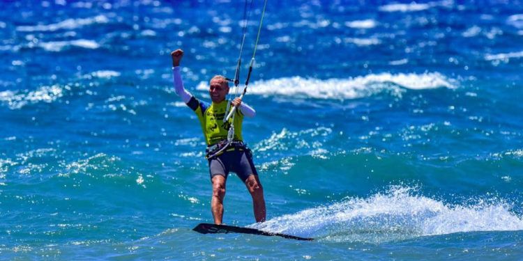 Ochenta años volando con una tabla y un kite