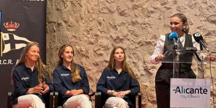 Alicante acogerá la final de la Liga de vela femenina con las mejores regatistas de España