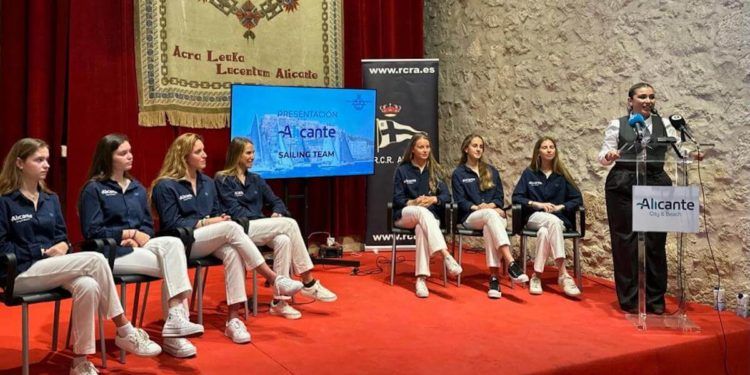 Alicante acogerá la final de la Liga de vela femenina con las mejores regatistas de España