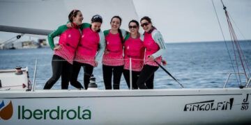 El equipo del RCN Valencia Solgreen ganó el primer evento de la Liga Iberdrola de vela