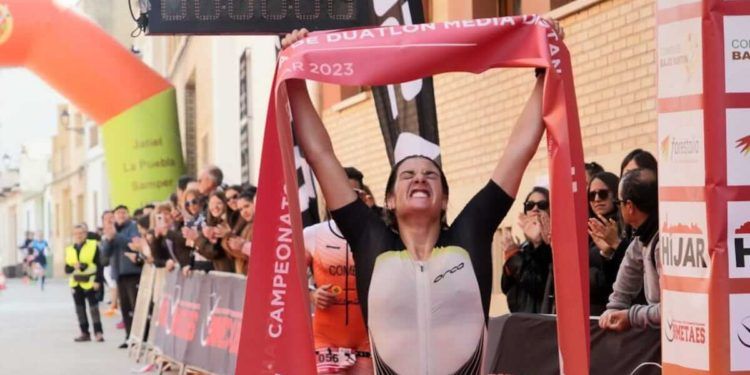 Laura Gómez, campeona de España de duatlón larga distancia 2023 en Híjar