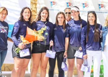 ‘Balearia’ lidera el comienzo de la Liga Femenina de vela en Calpe