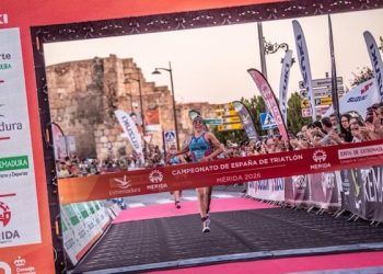 Maite Jiménez-Orta se adjudicó la victoria en el campeonato de España de triatlón 2026 en Mérida