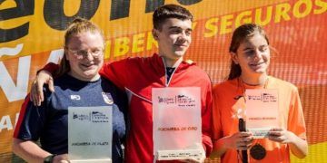 María Zamora e Irene Cerdá, en el podio del nacional promesas paralímpicas de atletismo