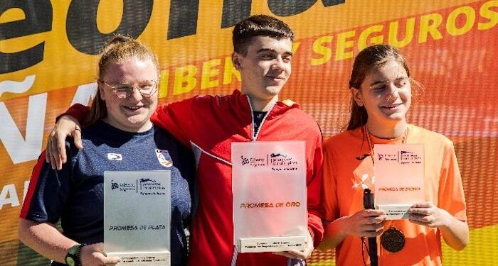 María Zamora e Irene Cerdá, en el podio del nacional promesas paralímpicas de atletismo