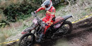 Mireia Badia llevó al equipo nacional a lo más alto en el arranque del Mundial de EnduroGP