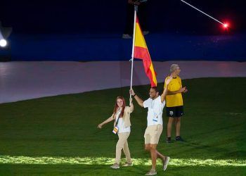 Mar Molné y Enmanuel Reyes guiaron a España en la inauguración de los Juegos Mediterráneos