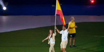 Mar Molné y Enmanuel Reyes guiaron a España en la inauguración de los Juegos Mediterráneos