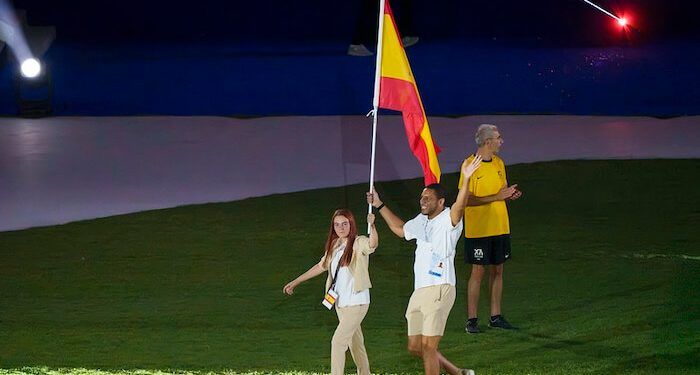 Mar Molné y Enmanuel Reyes guiaron a España en la inauguración de los Juegos Mediterráneos