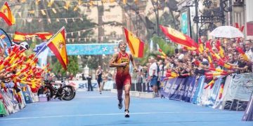 Marina Muñoz logró la plata en la Copa de Europa de triatlón en Ceuta, que ganó Annie Fuller