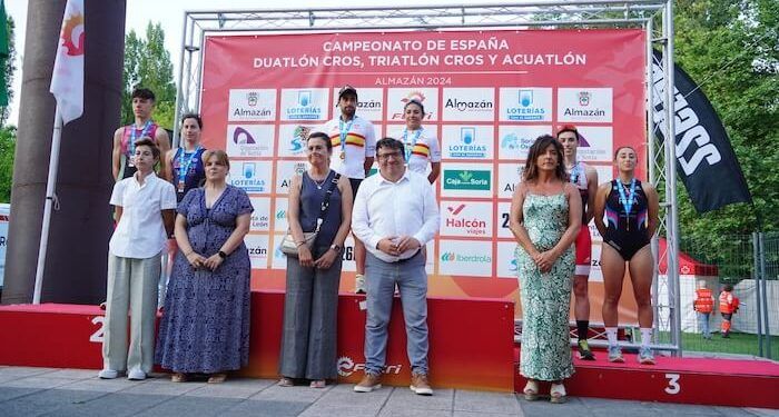 Marina Muñoz ganó el campeonato de España de acuatlón 2024 en Almazán