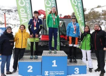 Marta Borbón, campeona de España de triatlón de invierno 2025 en Reinosa