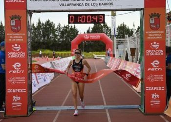 Marta Cabello ganó en Villafranca de los Barros el último clasificatorio para el nacional de duatlón élite