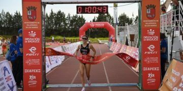 Marta Cabello ganó en Villafranca de los Barros el último clasificatorio para el nacional de duatlón élite