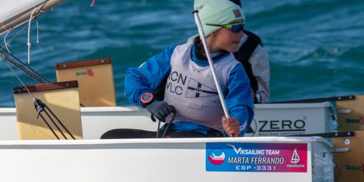 Blanca Ferrando y Martinius Melleby Hopstock llegan líderes a la series finales en el Euromarina Optimist